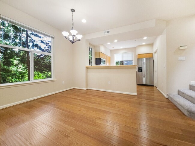 Building Photo - Comfortable 3-Bed End Unit Townhome Near F...