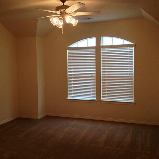 Building Photo - 11020 Bakerwood Dr
