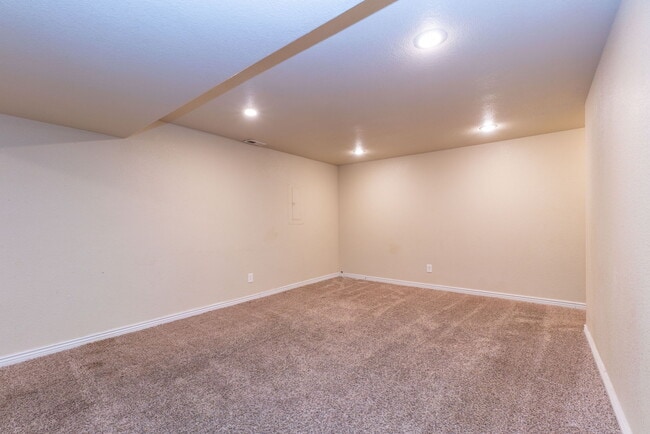 Building Photo - 9864 Pennsylvania Dr