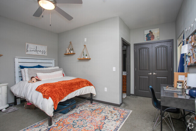 5HAB, 5BA - 1617SF - Station on McIntosh Student Housing