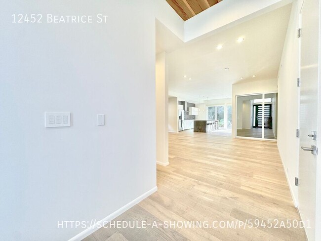 Foto del edificio - Beautiful Zen inspired modern 3 Bed + 3 Ba...