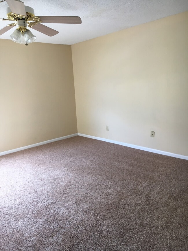 Building Photo - Second Story Apartment