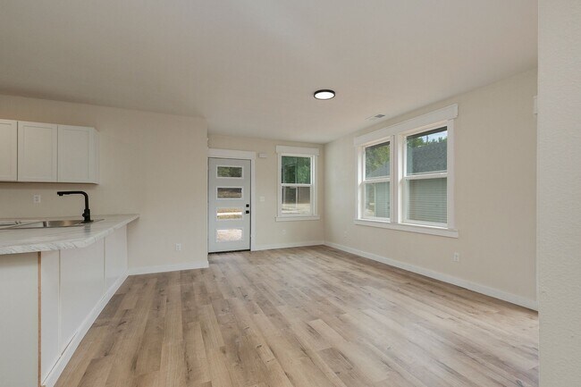 Foto del edificio - BRAND NEW 3 Bedroom | 2 Bathroom | 2 Car Garage HOME -- 1400 sqft, PETS WELCOME!