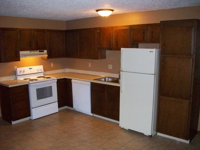 Building Photo - 2208 E Divide Ave