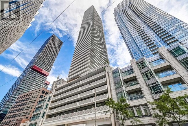 Building Photo - 2221 Yonge St