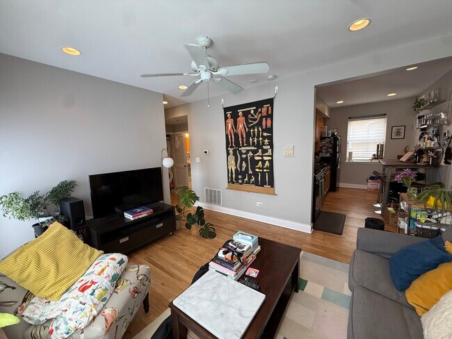Foto del edificio - 4716 N Bernard St