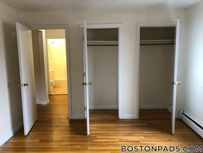 Foto del edificio - 122 Dustin St