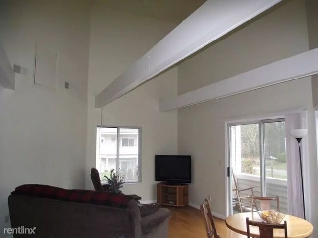 Building Photo - 2 br, 1 bath Condo - 750 Whittenton St