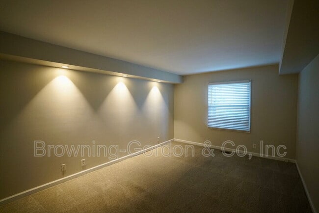 Building Photo - 5025 Hillsboro Pike