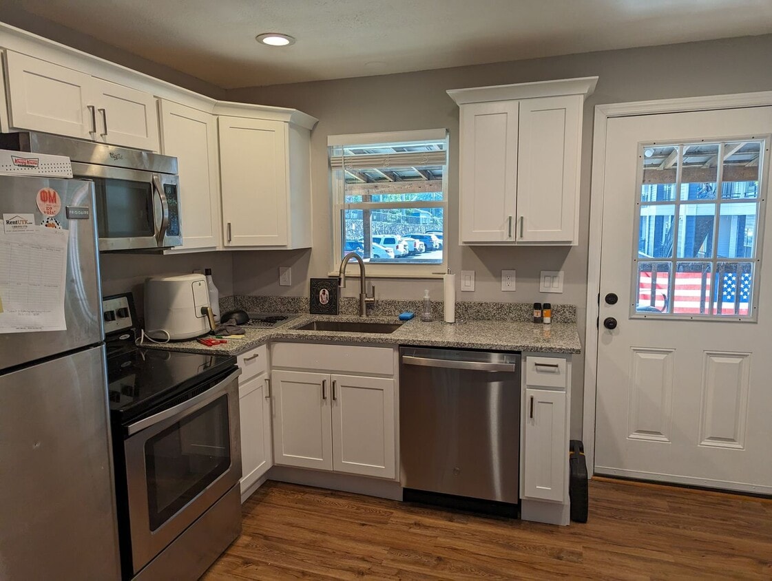 3 Bedroom in Fort Sanders Duplex | Near UTK - 3 Bedroom in Fort Sanders Duplex | Near UTK