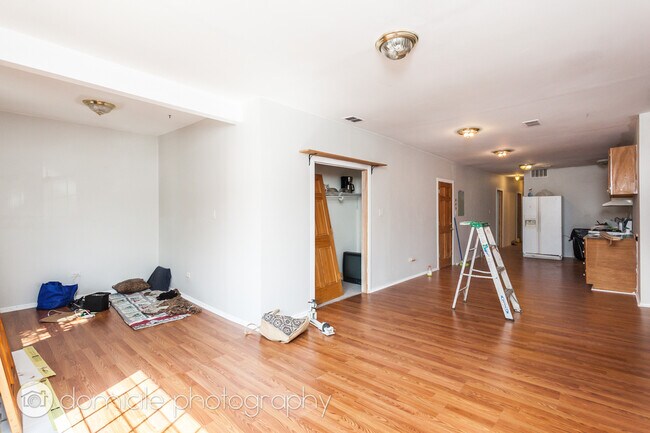 Foto del edificio - 4541 N Western Ave