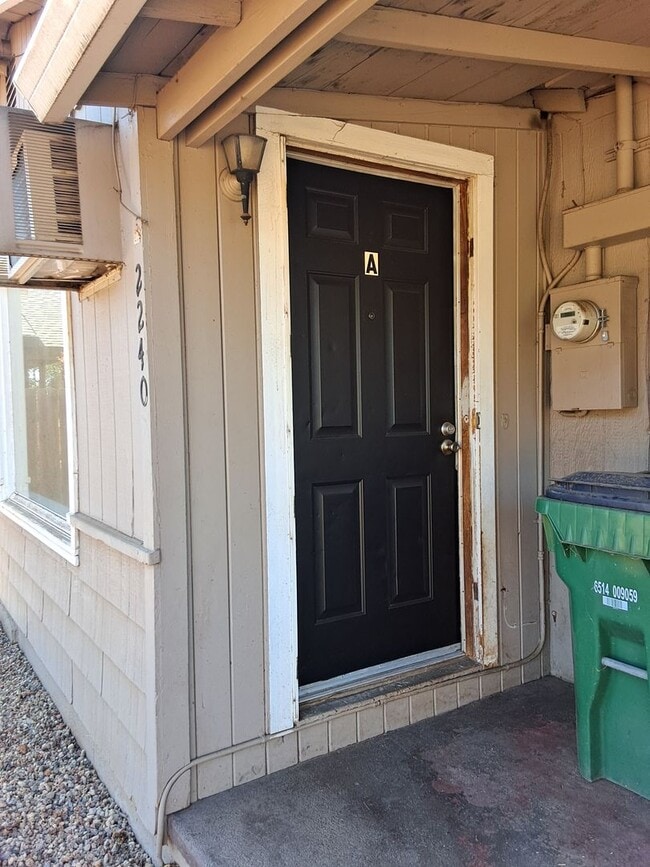 Building Photo - House plus studio!