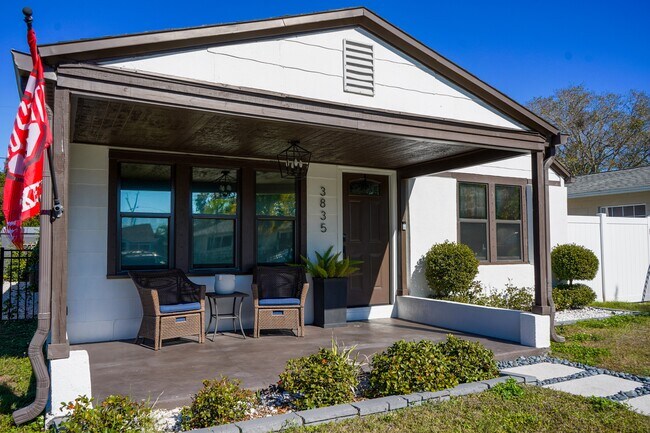 Building Photo - 3835 4th Ave N