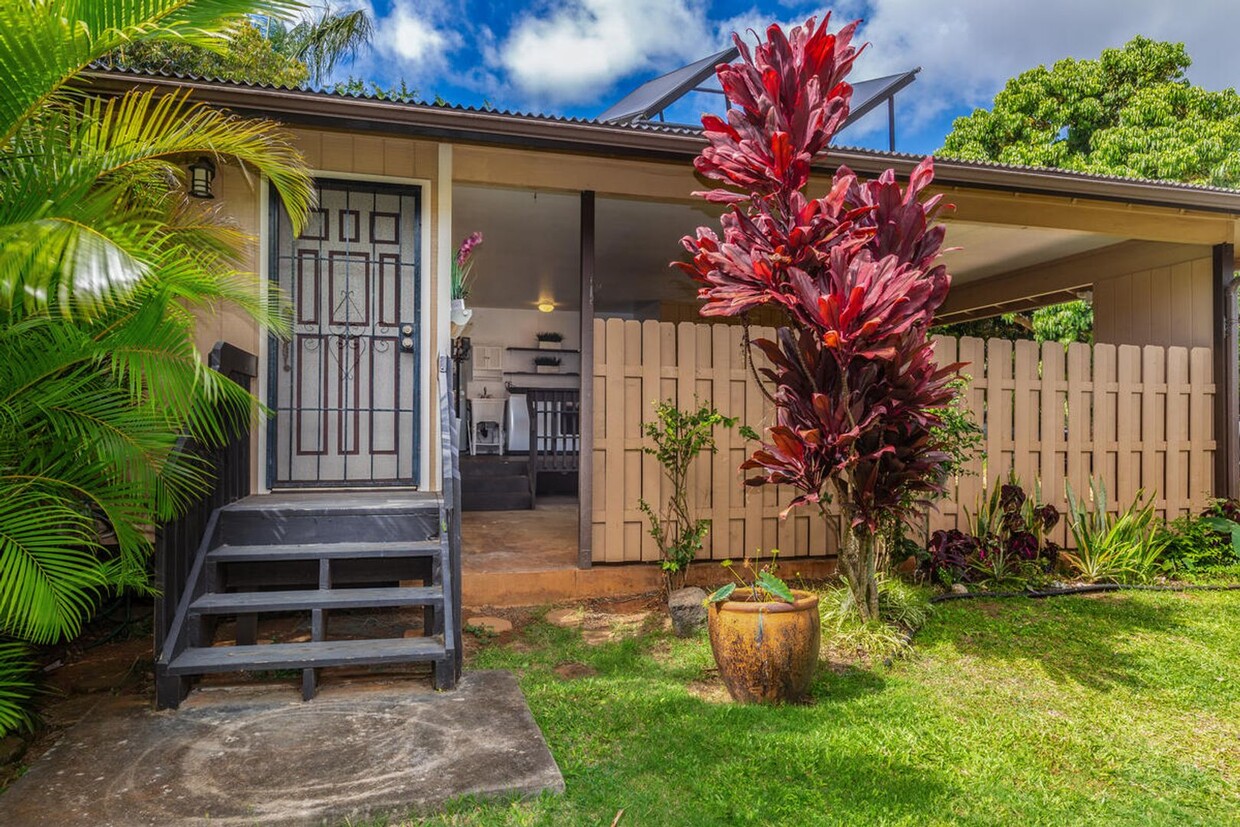 Foto principal - Charming 3-Bedroom, 2-Bath Home with Strea...