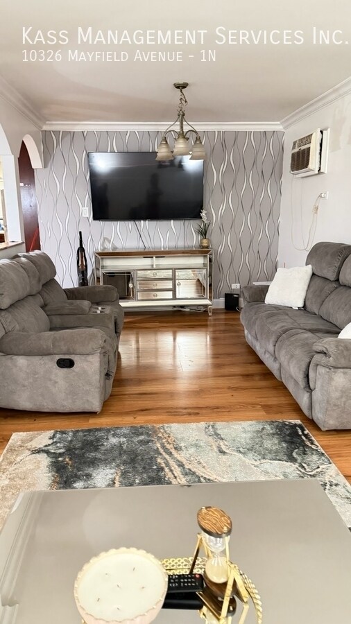 Foto del edificio - 10326 Mayfield Ave