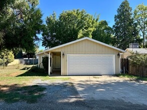 Building Photo - 35 Rose Ln