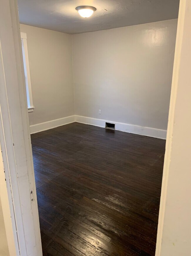 Building Photo - Three Bedroom w/laundry on 2nd floor