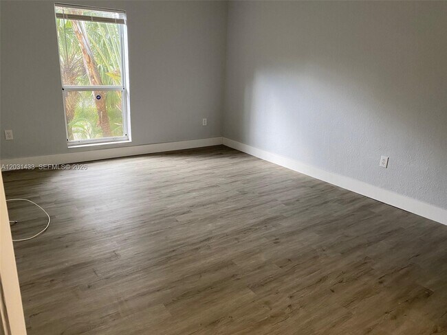 Foto del edificio - 8950 SW 69th Ct