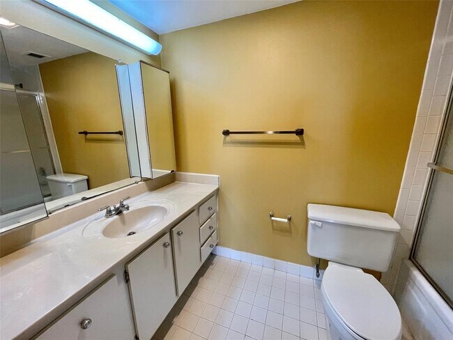 Foto del edificio - 919 Hillcrest Dr