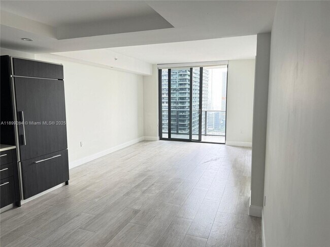 Foto del edificio - 45 SW 9th St