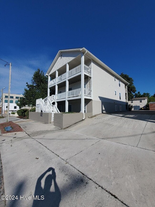 Building Photo - 221 Red Cross St