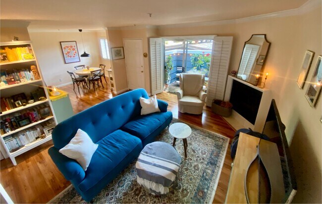 Sala de estar del primer piso - 4511 Murietta Ave