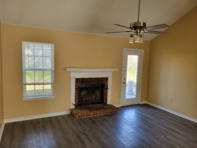 Foto del edificio - 3521 Spring Glen Ln