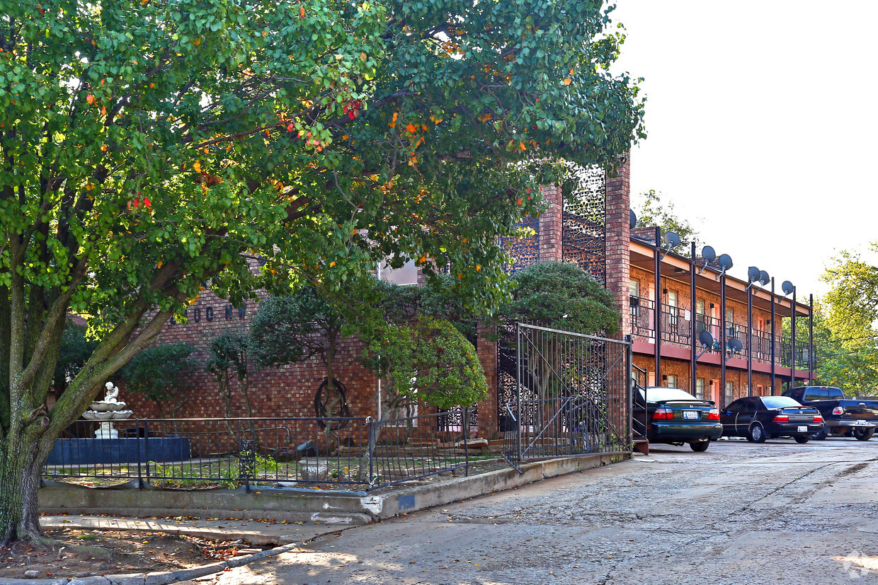 Foto del edificio - MIDWAY ARMS APARTMENTS