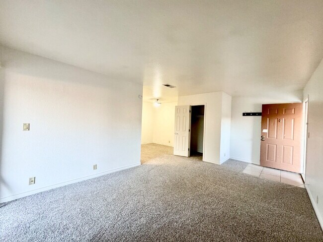 Building Photo - Las Vegas Guard-Gated Condo for Rent | Bella Vita Community | 1 Bedroom Upstairs Unit