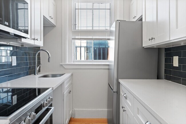Building Photo - 33 Grove St