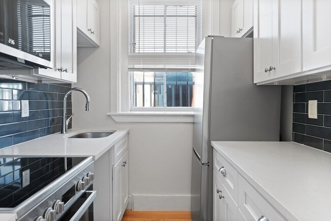 Building Photo - 33 Grove St