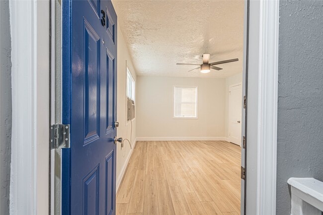 Building Photo - 2303 Rosewood St
