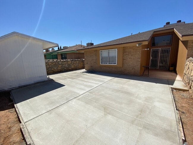 Foto del edificio - EASTSIDE DUPLEX FOR RENT