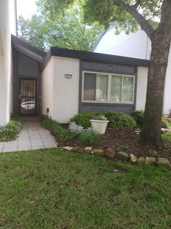 Building Photo - 1607 Hawthorne Dr