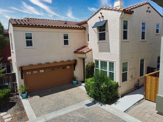 Building Photo - Gorgeous 4 Bed, 3.5 Bath in Brentwood