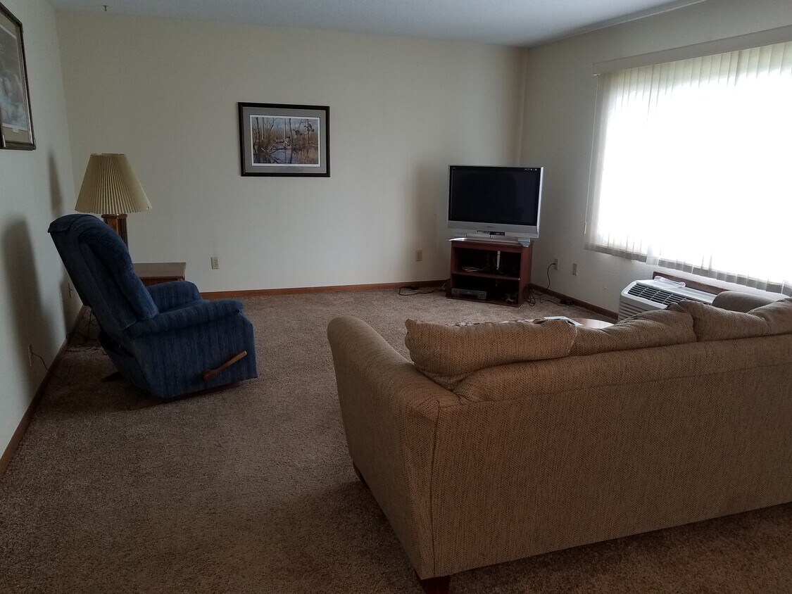 2006 21 3/8 St Unit 414, Rice Lake, WI 54868 Condo for Rent in Rice