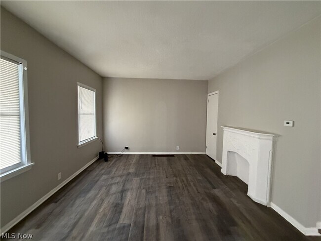 Building Photo - 15340 Yorick Ave