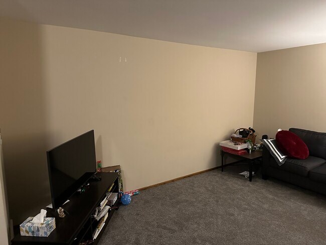 Building Photo - 2421 Pebble Valley Rd