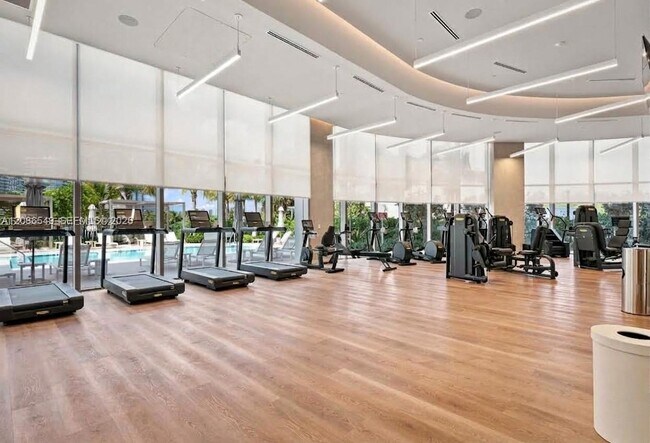 Foto del edificio - 2411 Laguna Cir