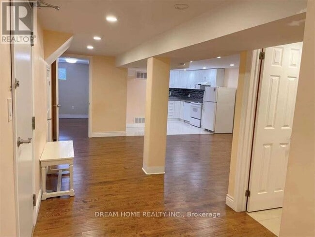 Building Photo - 31 Sancrest Dr