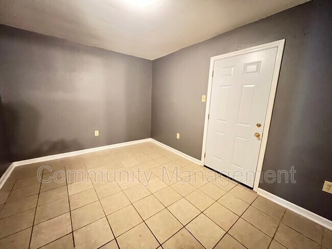 Foto del edificio - 7121 Meadow Park Ave