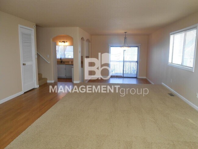 Foto del edificio - Updated Lake Oswego/Mt. Park Home With Tons of Natural Light