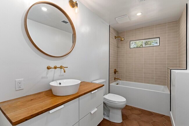 Foto del edificio - 2860 Oak Ln