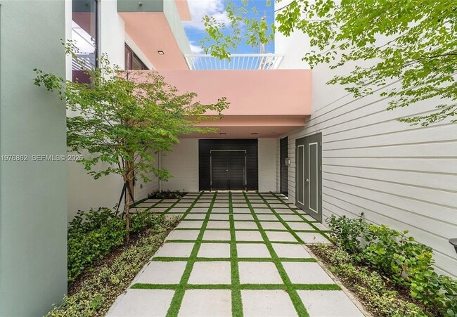 Building Photo - 721 SW 11th St