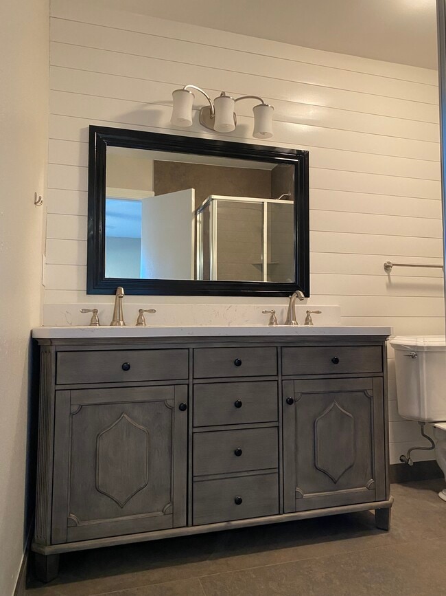 Foto del edificio - 2817 E El Paso St