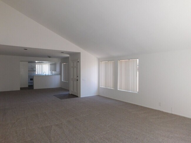 Building Photo - Beautiful 3 bedroom 2 bathroom house