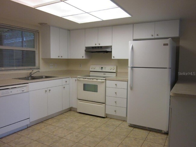 Foto del edificio - 14711 Lake Forest Dr