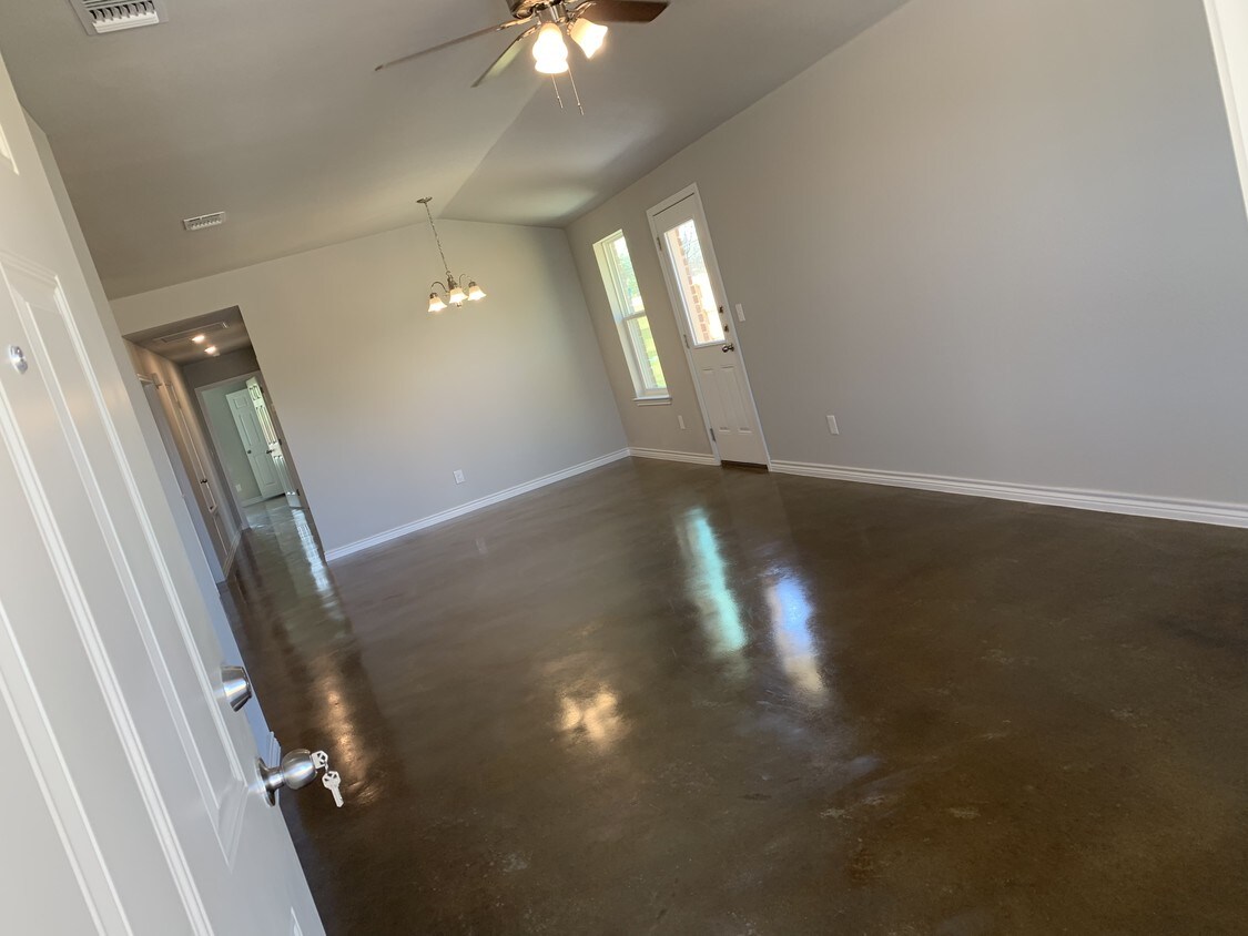 Foto principal - 102 Lowes Blvd