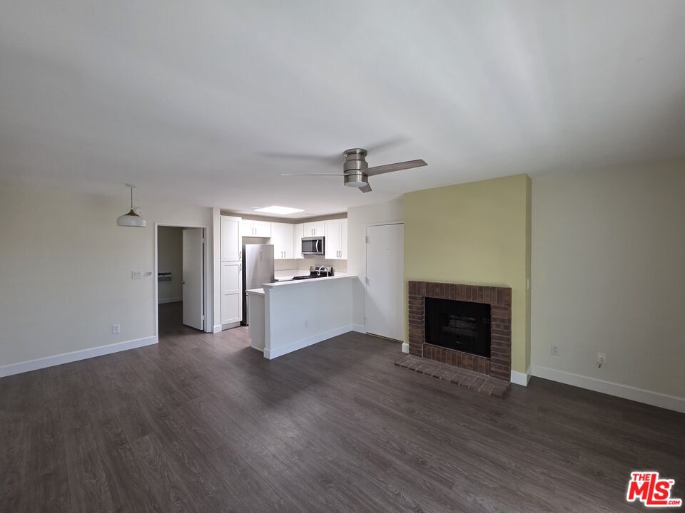 Foto principal - 2638 S Barrington Ave