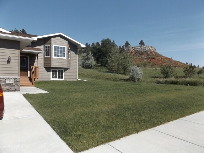 Foto del edificio - BEAUTIFUL 4 BEDROOM | 3 BATH | TOWNHOME | GARAGE | WEST SIDE
